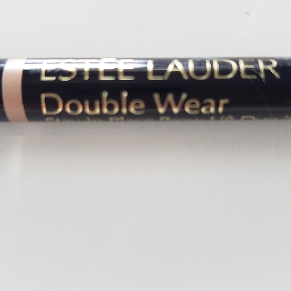 Estee Lauder Double Wear eyebrow pencil. - Picture 4 of 4